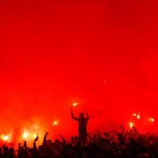 ASSE : les supporters illuminent Geoffroy Guichard avec un spectacle pyrotechnique !