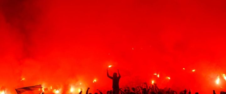 ASSE : les supporters illuminent Geoffroy Guichard avec un spectacle pyrotechnique !