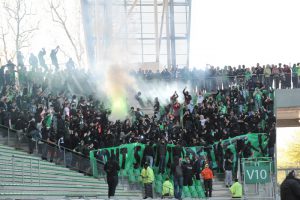ASSE – PSG : les supporters des Verts pénètrent en force à Geoffroy-Guichard (Vidéo)