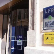Places européennes, relégations, titre de champion : La LFP va communiquer avant la reprise !