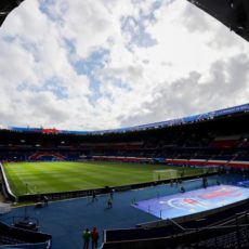 Saint-Etienne résiste au PSG à la pause