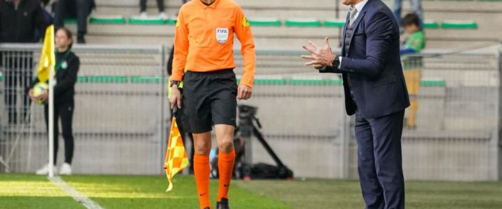 Claude Puel félicite ses joueurs après le nul à Lille